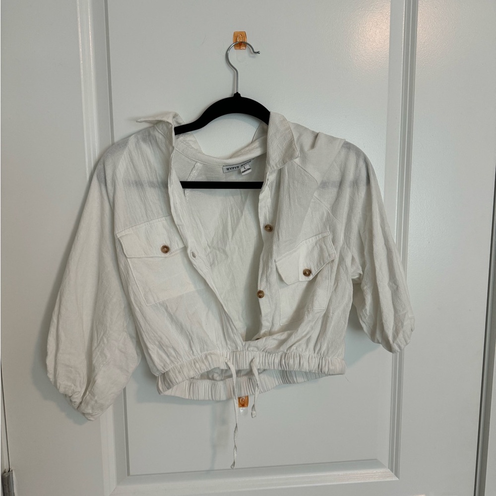 CROPPED TOP BUTTON DOWM EITH PUFFY SLEEVES